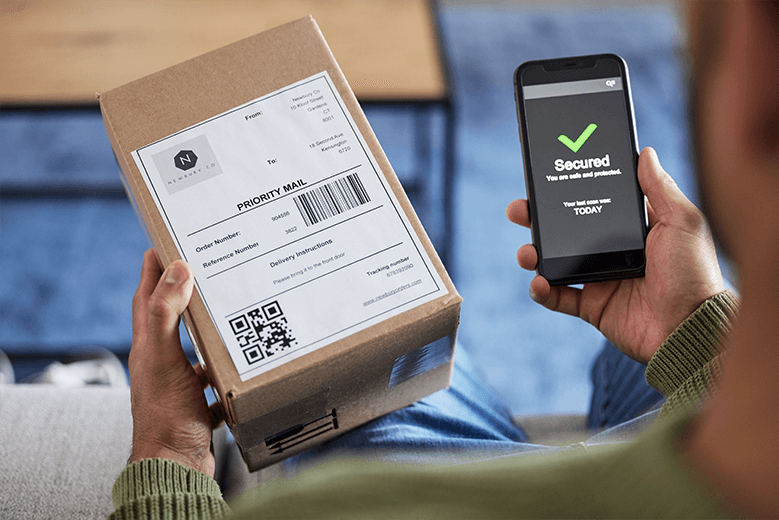 box-label-phone-screen-and-person-hands-reading-s-2023-11-27-05-08-18-utc